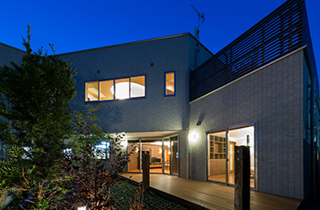M様邸外観（夜）